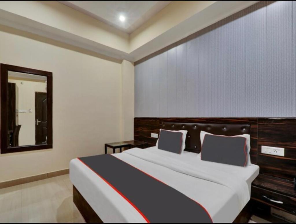 Coral Tree Inn Lucknow Exteriör bild